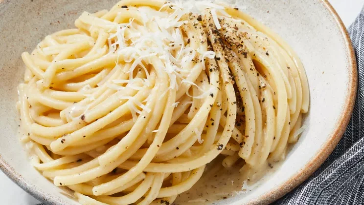 Simple and Delicious Bucatini Cacio e Pepe Recipe for Beginners